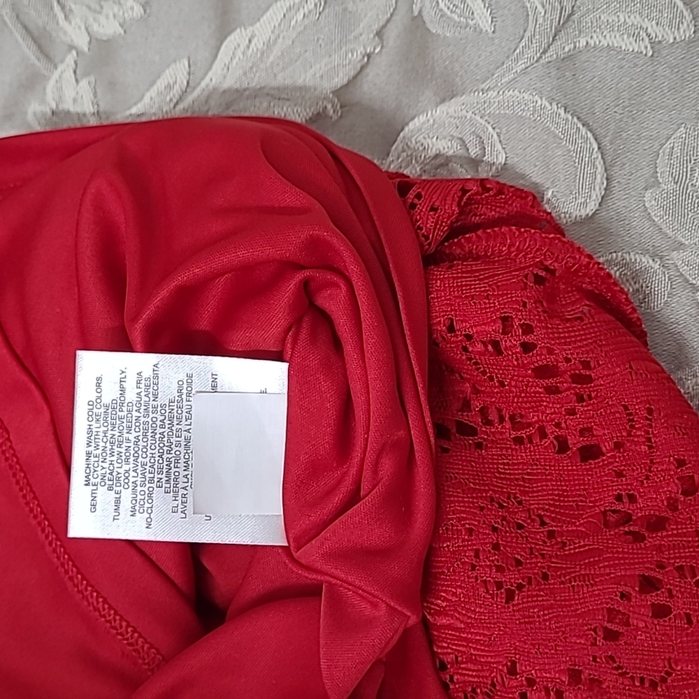 NWT Red Floral Lace Sleeveless Peplum Top Ellen Tracy Size Medium - Picture 15 of 15